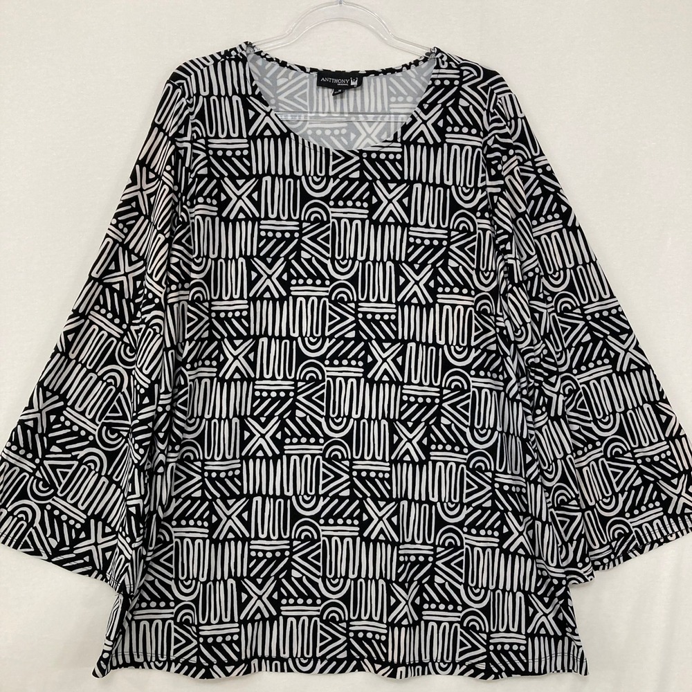 Antthony Top size 1X‎ Black White Geometric Artsy Bell Sleeve Stretch Office